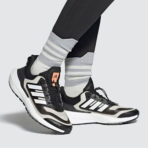 Like new: Adidas Ultraboost 22 COLD.RDY Size 8